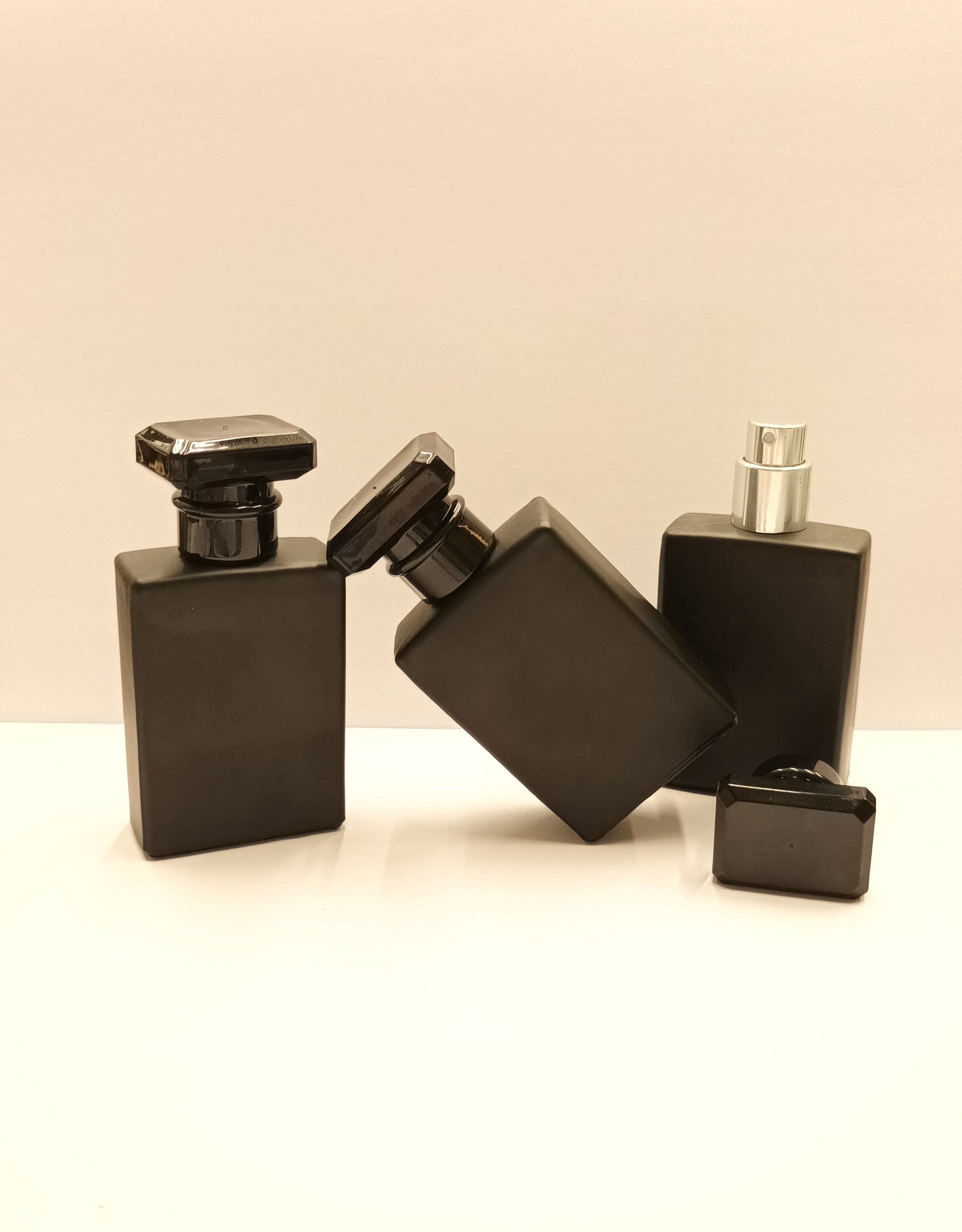 ظرف عطری ۳۰میل کوکو نویر مشکی مات والف پیچی